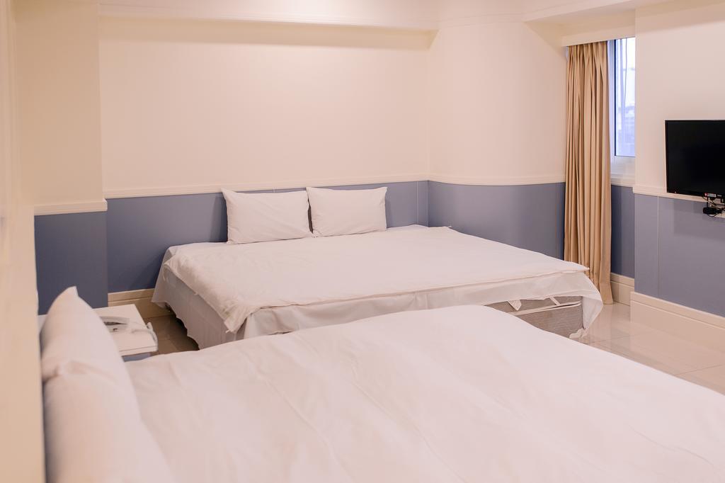 Kiwi-Taichung Station Branch 1 Hotel Eksteriør billede