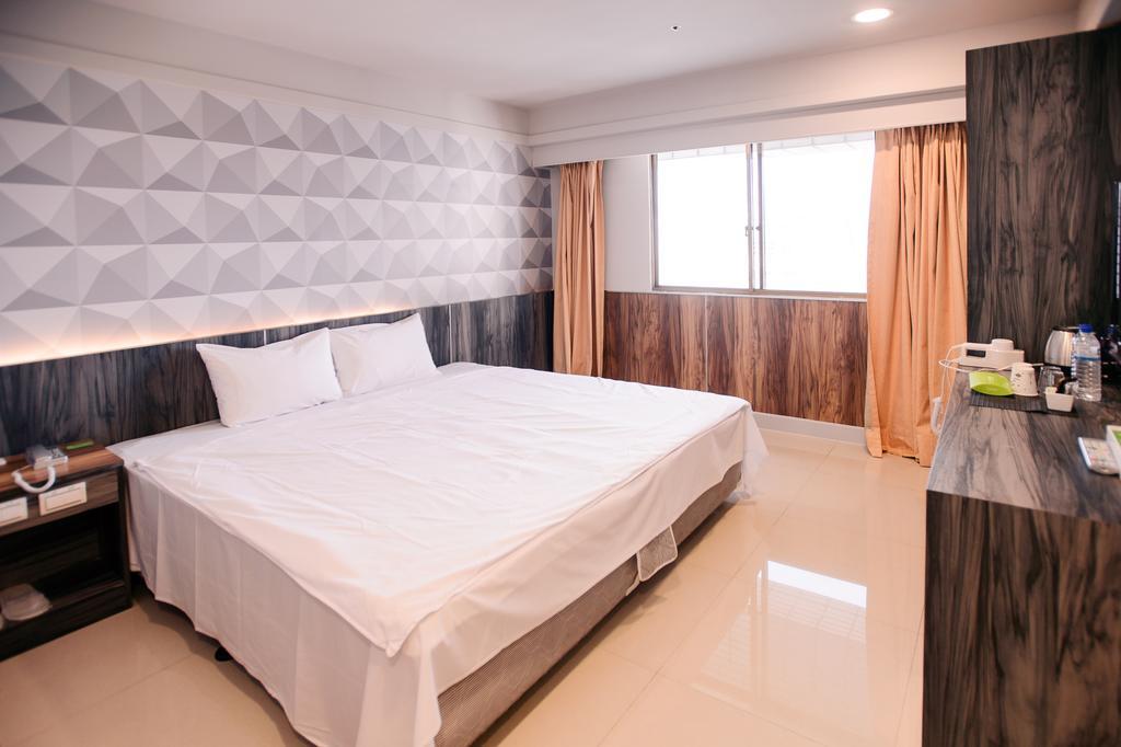 Kiwi-Taichung Station Branch 1 Hotel Eksteriør billede