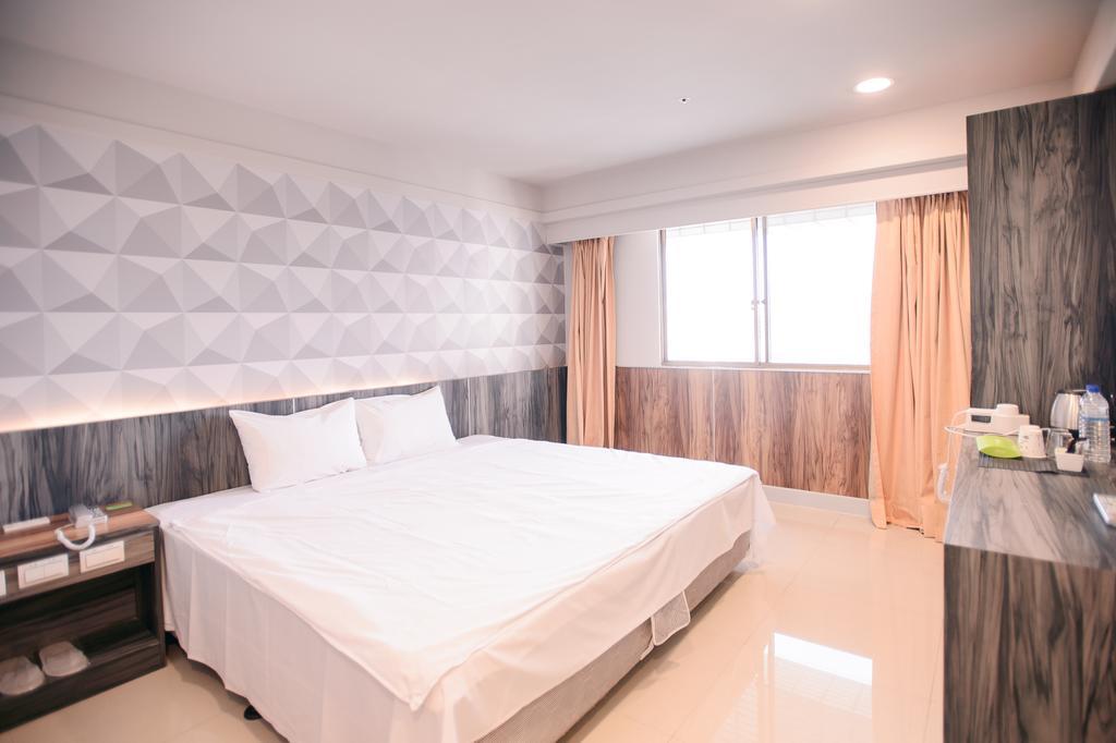 Kiwi-Taichung Station Branch 1 Hotel Eksteriør billede