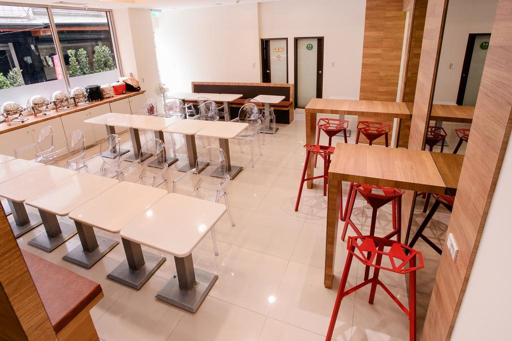Kiwi-Taichung Station Branch 1 Hotel Eksteriør billede